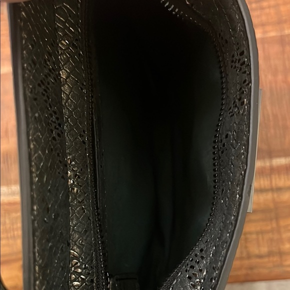 Kelly Wynne No Curfew Crossbody Bag with Iridescent Design - Picture 5 of 9